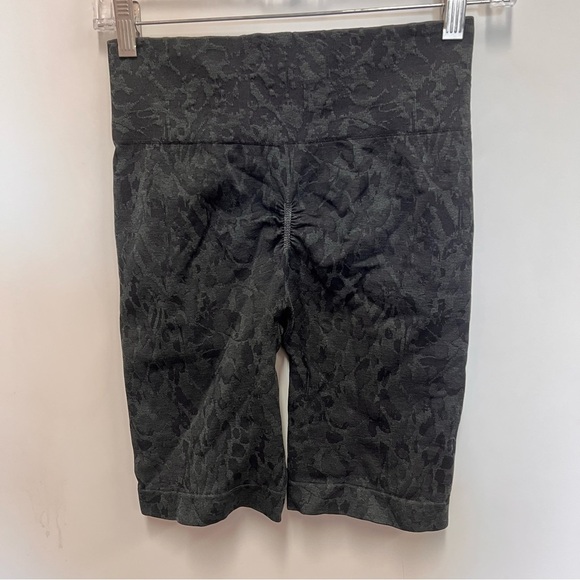 Gymshark Adapt scrunch bootie lifting biker shorts, 6” inseam, size estimated XS - Picture 6 of 16